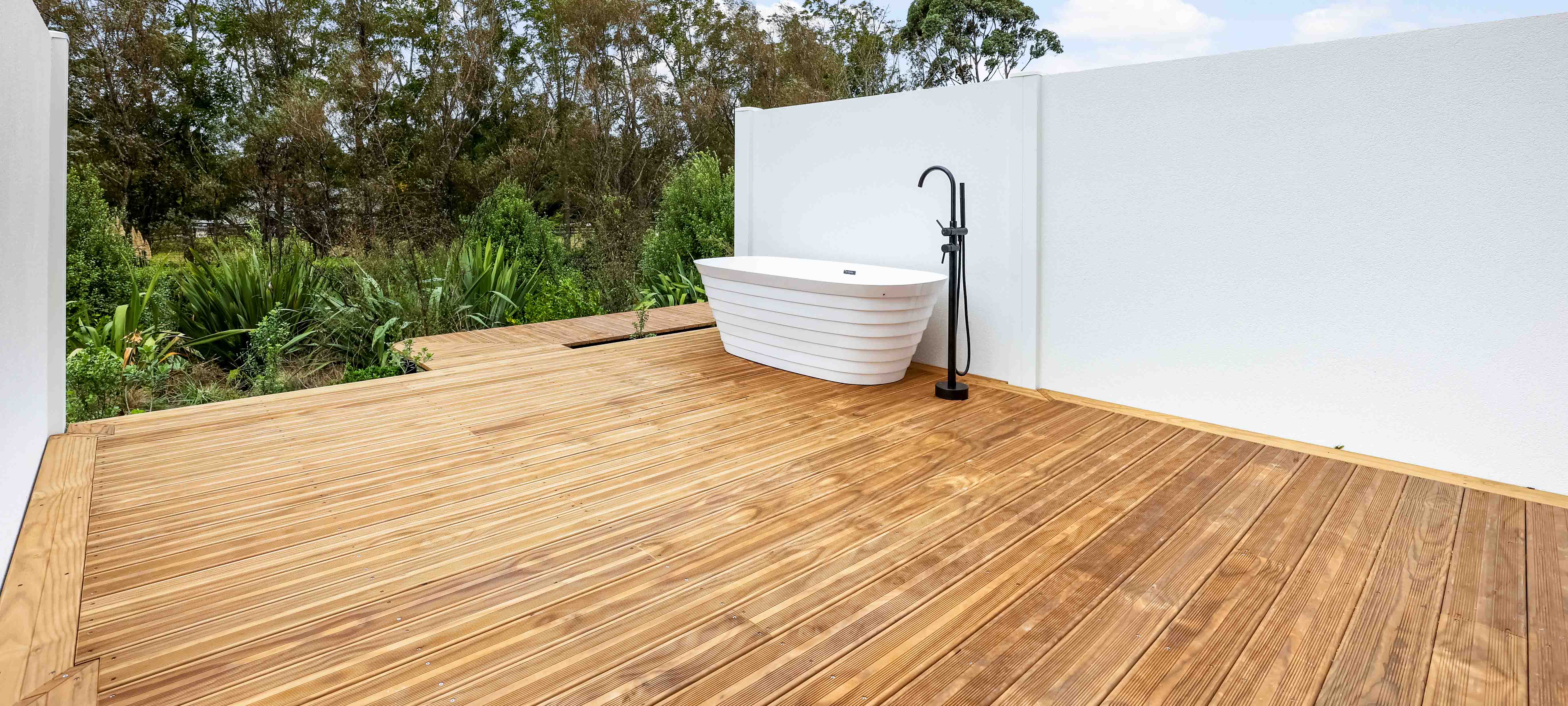 Outdoor Life - Vulcan Decking - Abodo Wood 6.jpg